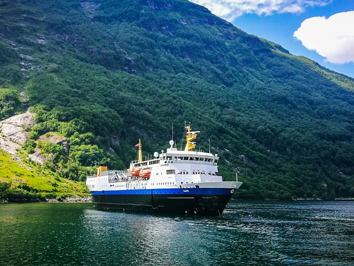 En skikkelig sjømann håper ikke på medvind, men lærer seg å seile!