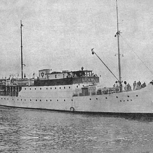 I 1953 ble den gamle dampmaskinen skiftet ut med en engelsk dieselmotor «National» på 500 IHK.