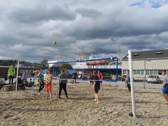 Ny sandvolleyballbane!