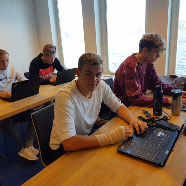 Vi tilbyr følgende linjer: